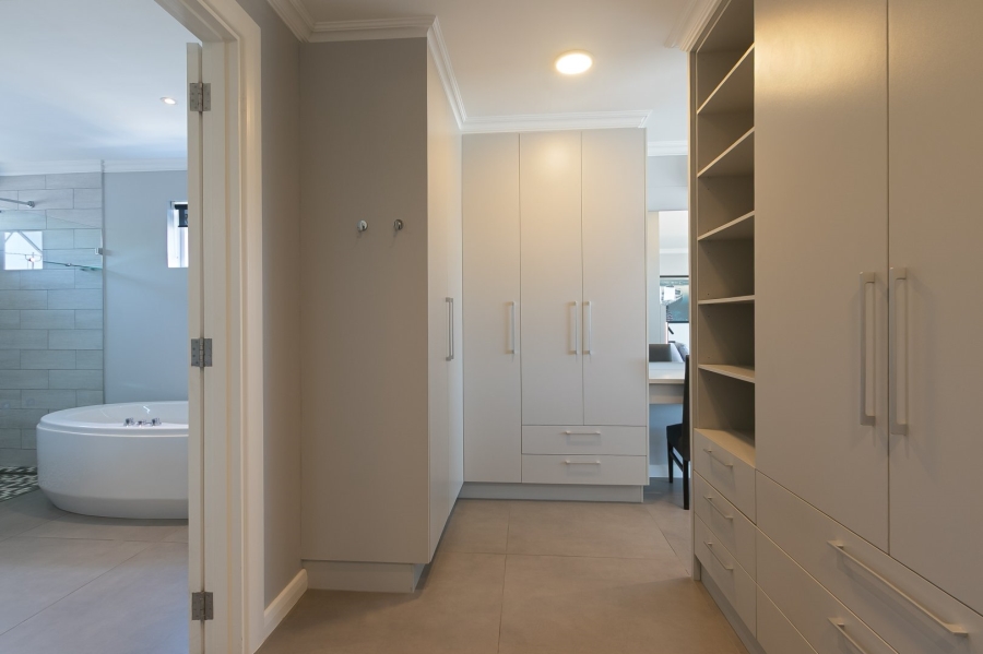 4 Bedroom Property for Sale in Kingfisher Creek Western Cape